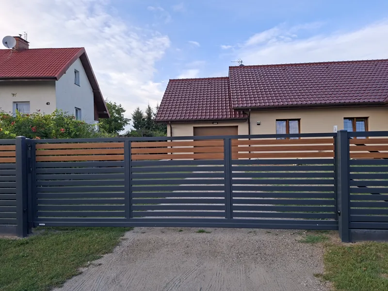 Ogrodzenie ALBERO – nowoczesna palisada z akcentem drewna – zdjęcie 2