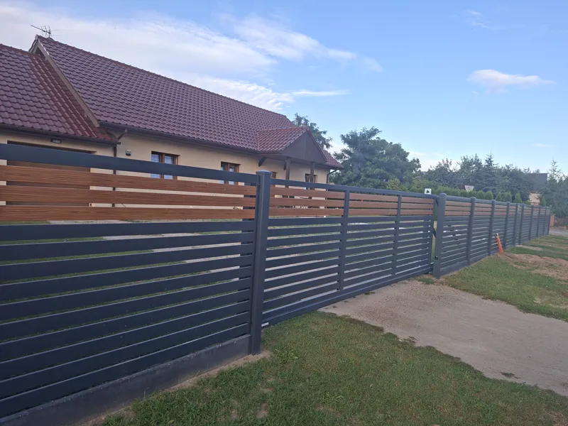 Ogrodzenie ALBERO – nowoczesna palisada z akcentem drewna – zdjęcie 3