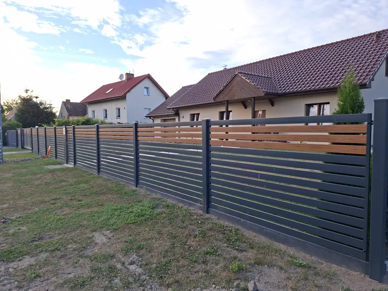 Ogrodzenie ALBERO – nowoczesna palisada z akcentem drewna
